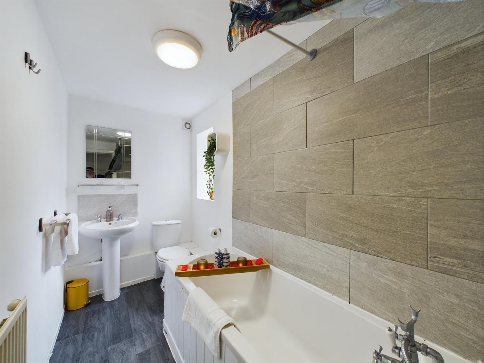 Charming Apartments - Cosy Retreat - Short Drive To City Centre - Free Parking Liverpool Dış mekan fotoğraf